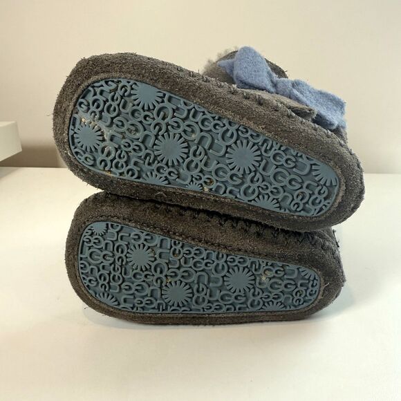 UGG Cassie Baby Boots Booties Gray Suede Leather Blue Bow 6-12 Mos 2/3 - Picture 5 of 8